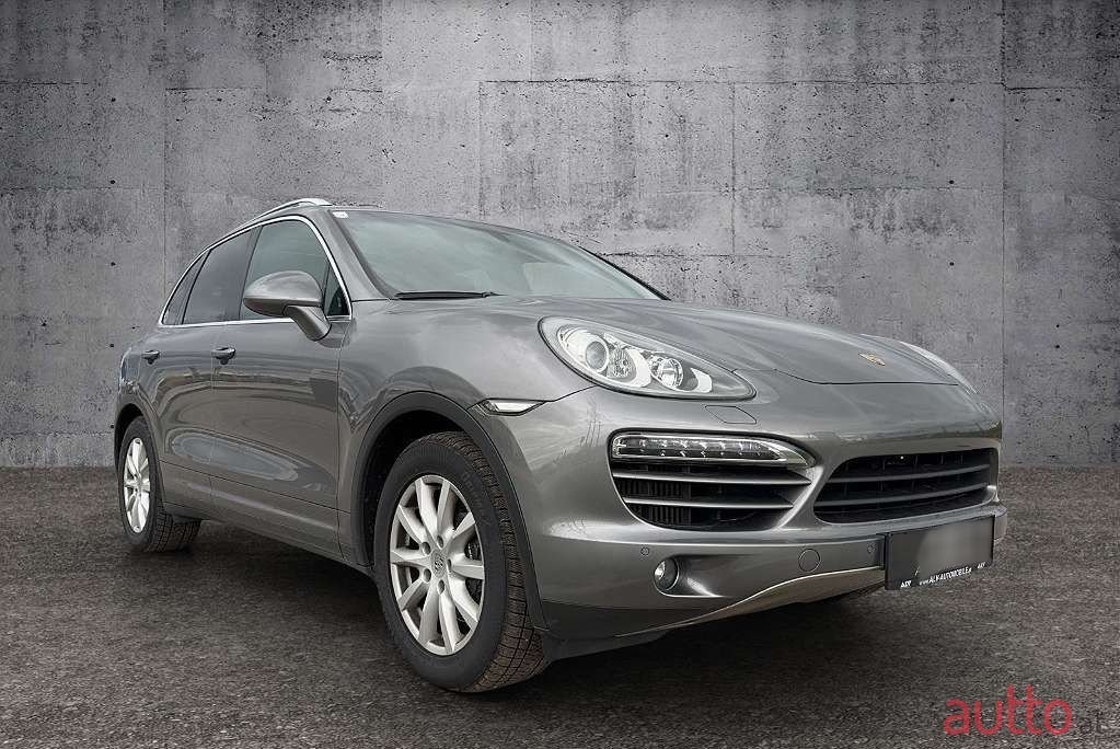 2011' Porsche Cayenne photo #1