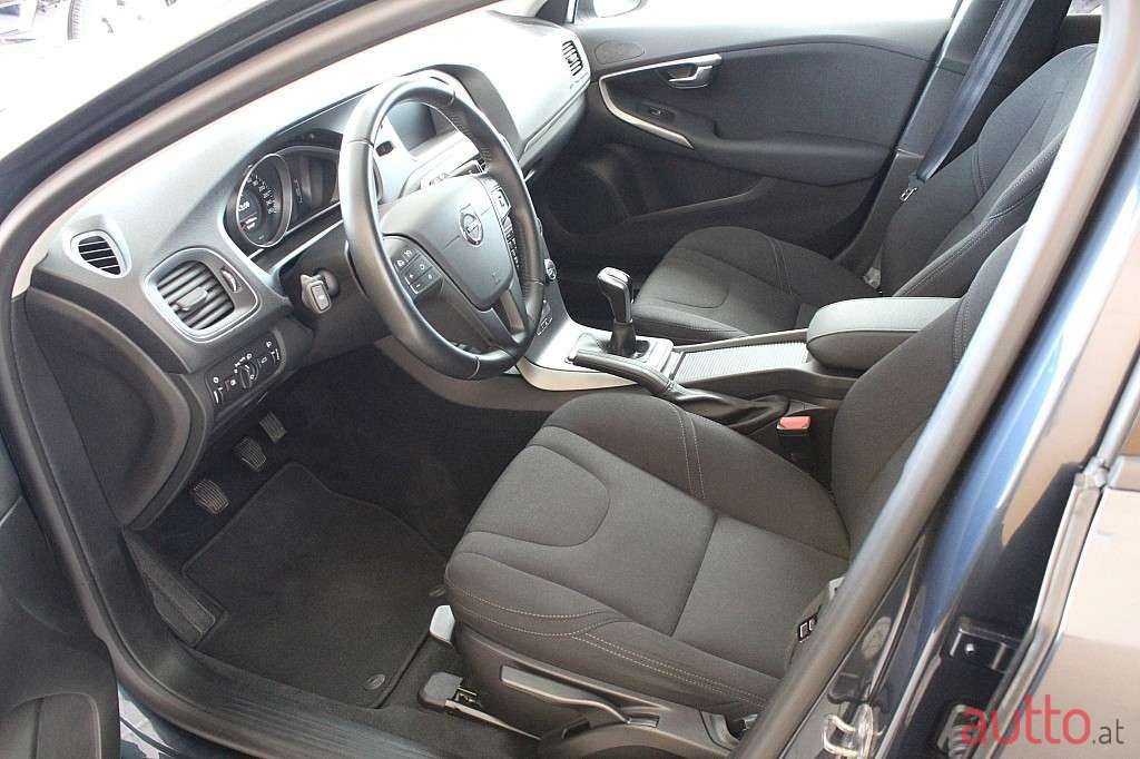 2018' Volvo V40 photo #4