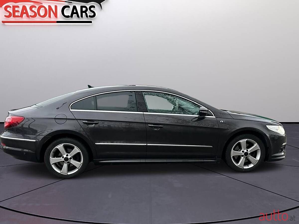 2011' Volkswagen Passat photo #5