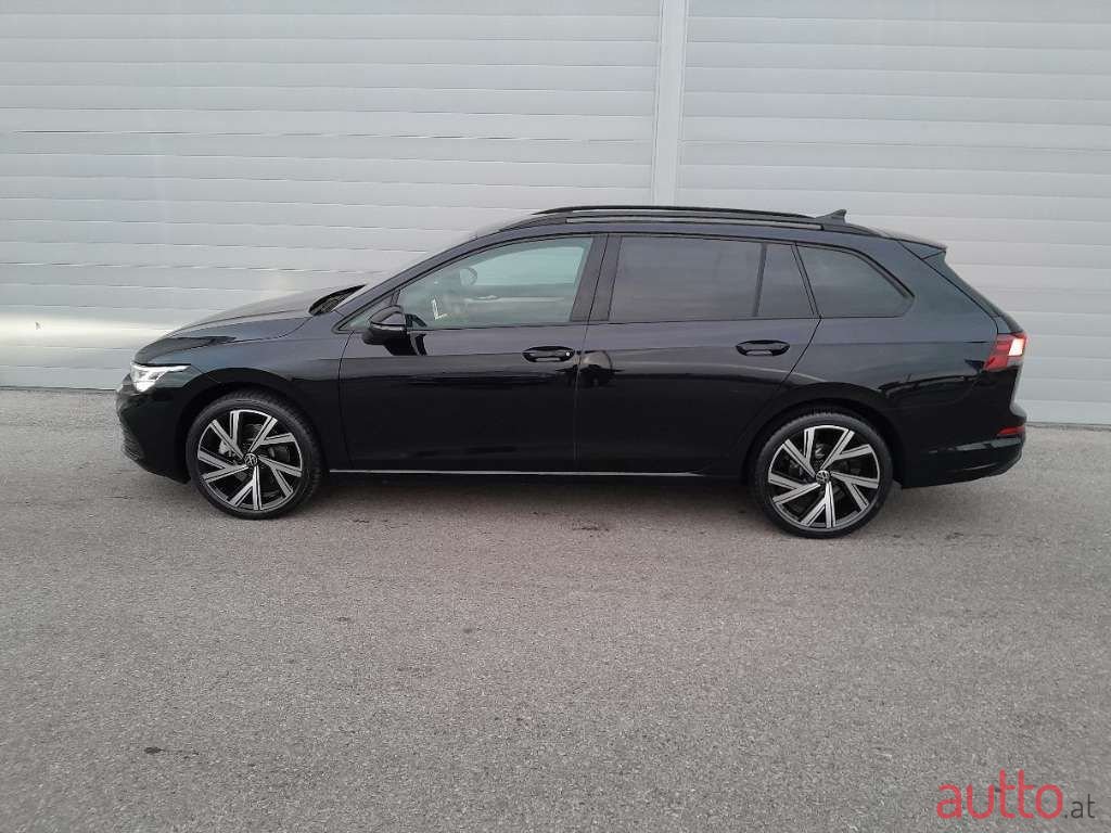 2023' Volkswagen Golf photo #3