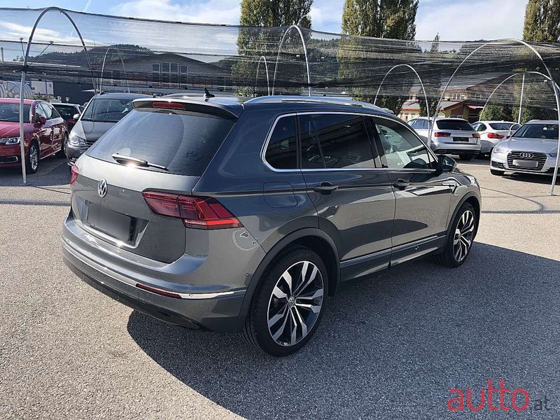 2019' Volkswagen Tiguan photo #4