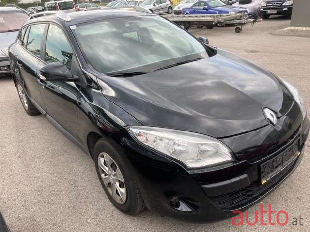 2011' Renault Megane photo #3