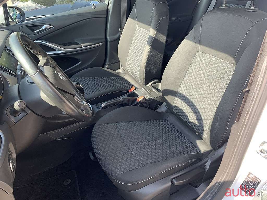 2017' Opel Astra photo #6