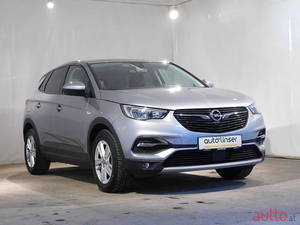 2020' Opel Grandland X photo #2