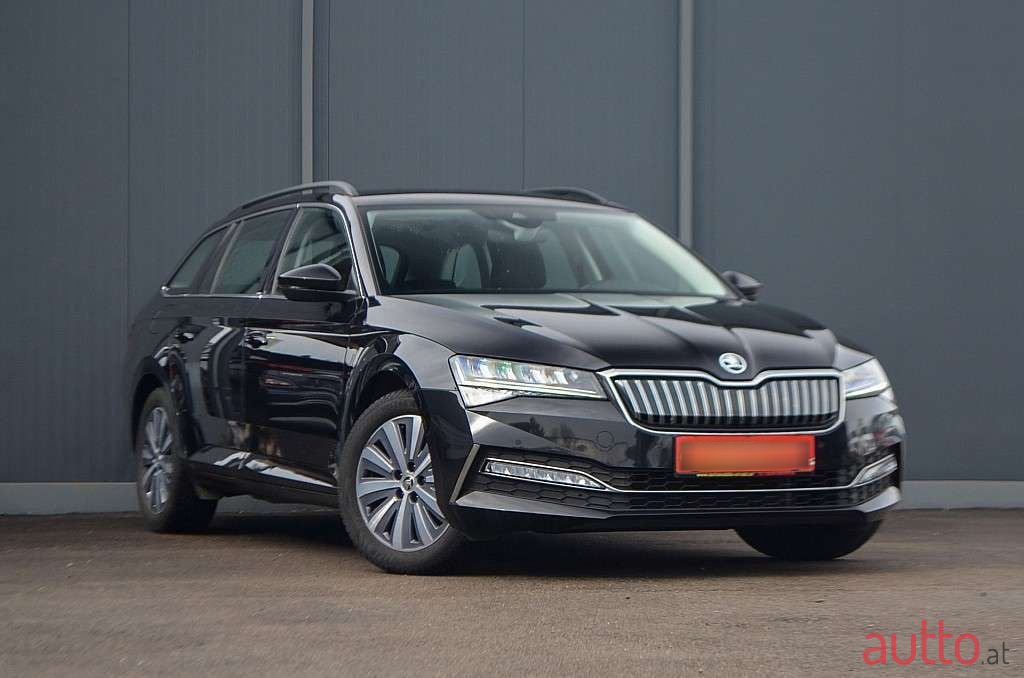 2020' Skoda Superb photo #2