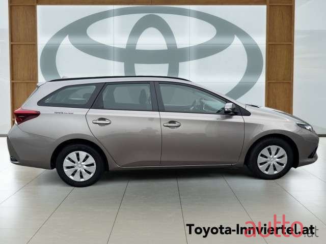 2016' Toyota Auris photo #6