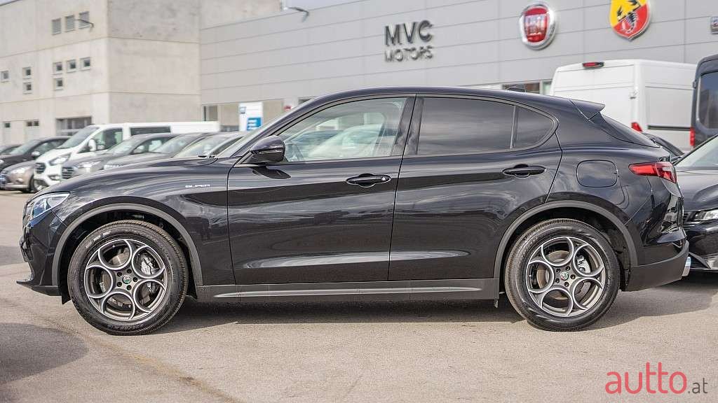 2021' Alfa Romeo Stelvio photo #3