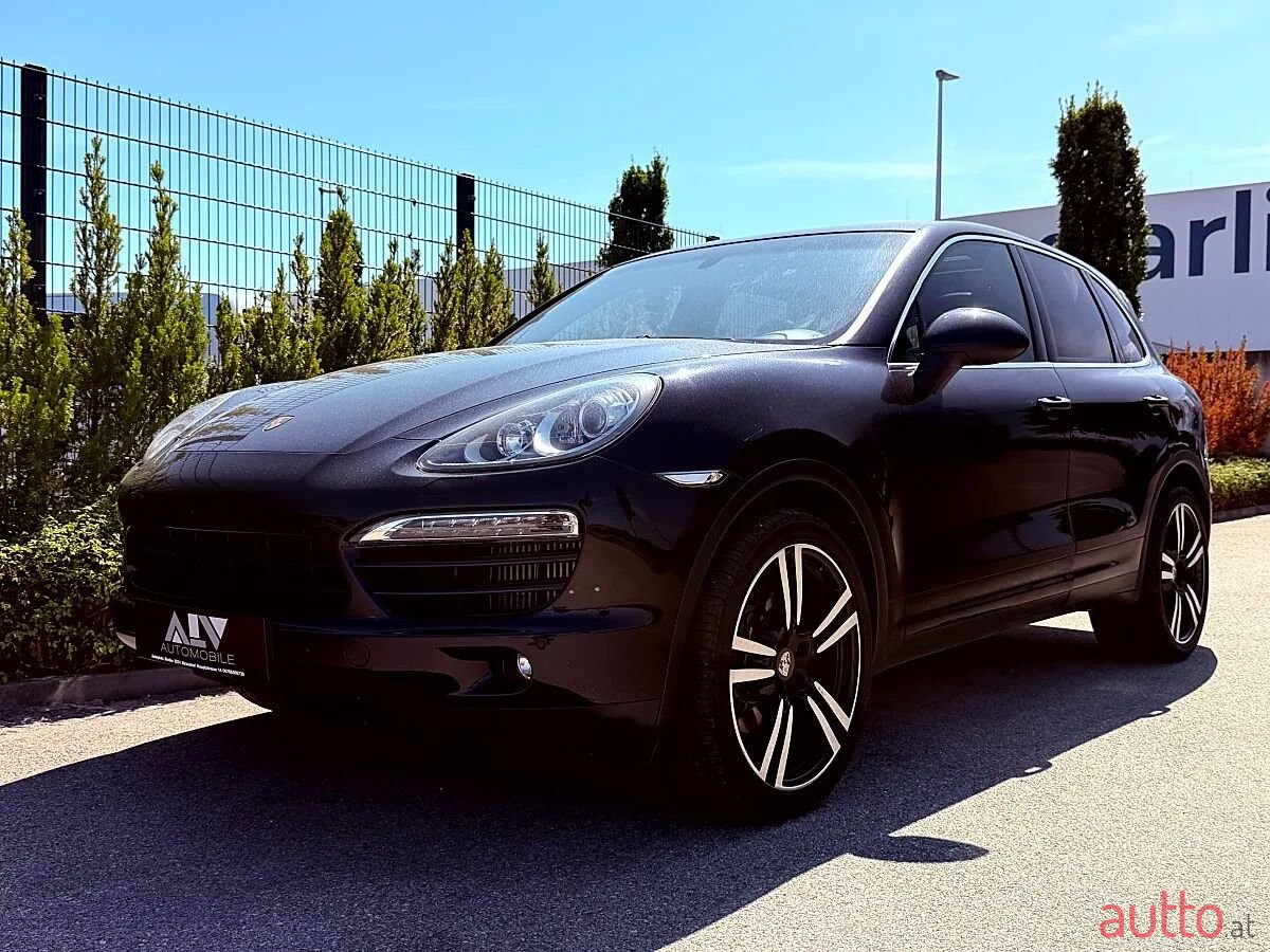 2012' Porsche Cayenne photo #1