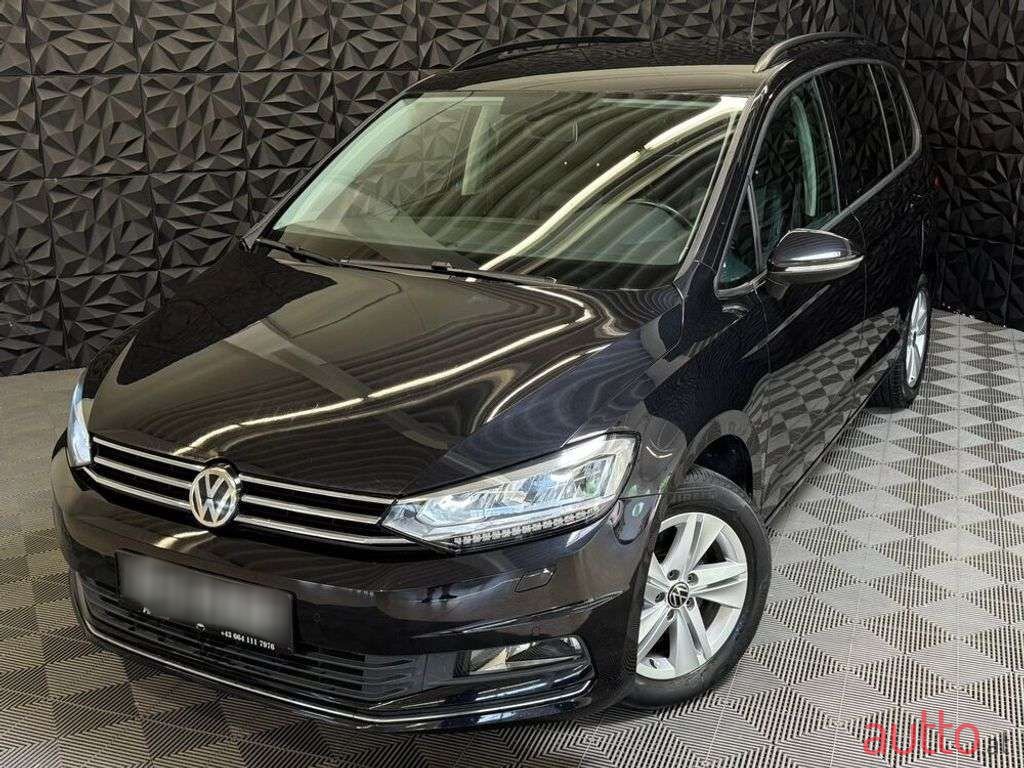 2020' Volkswagen Touran photo #1