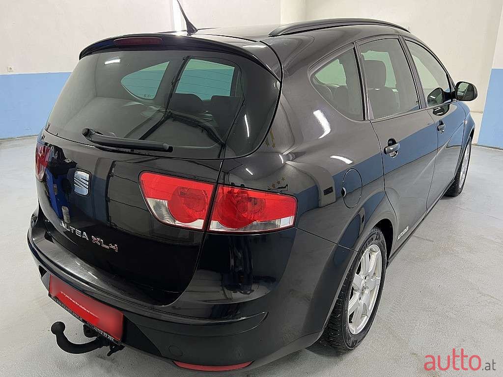 2010' SEAT Altea XL photo #5