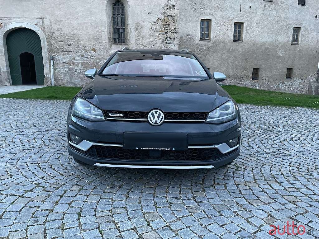 2016' Volkswagen Golf photo #1