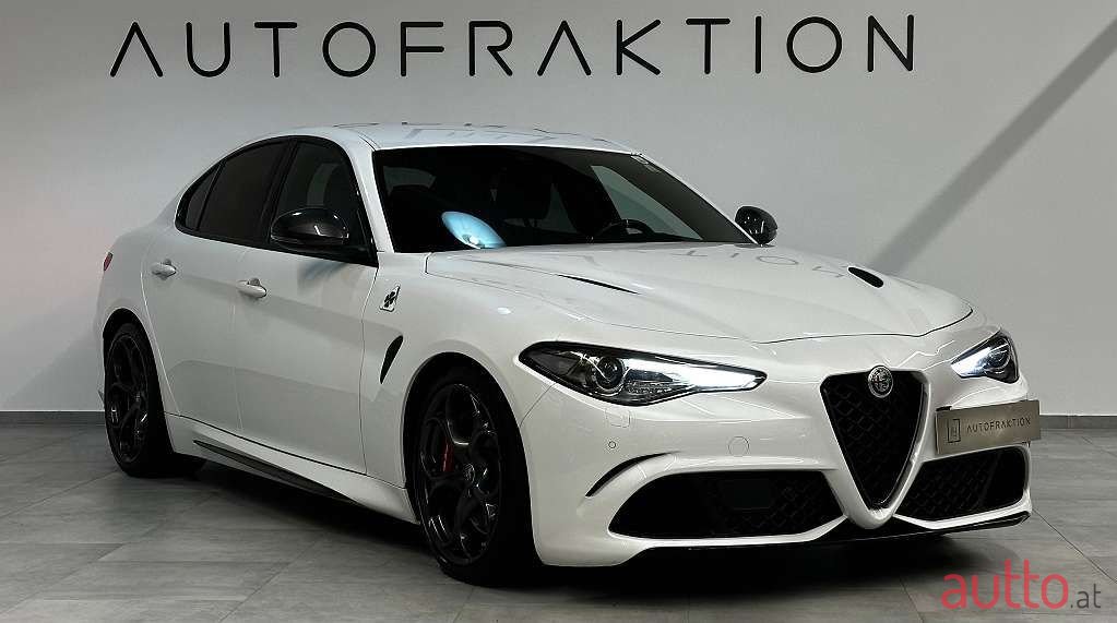 2017' Alfa Romeo Giulia photo #3