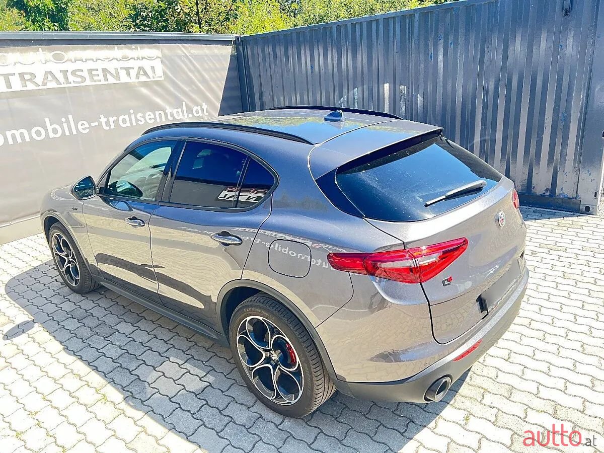 2022' Alfa Romeo Stelvio photo #6