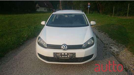 2011' Volkswagen Golf photo #2