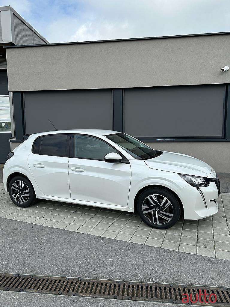 2021' Peugeot 208 photo #2