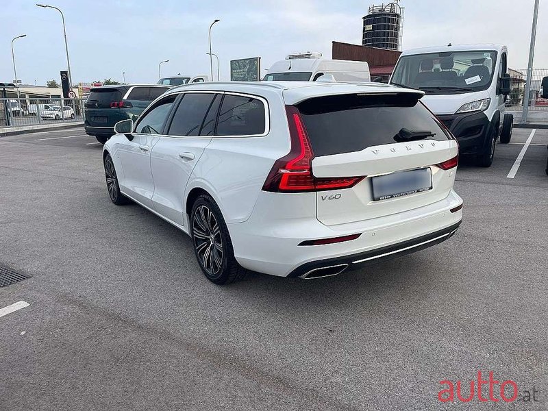 2021' Volvo V60 photo #3