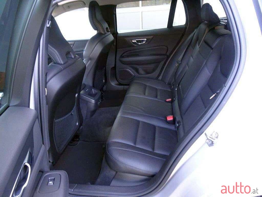 2021' Volvo V60 photo #6