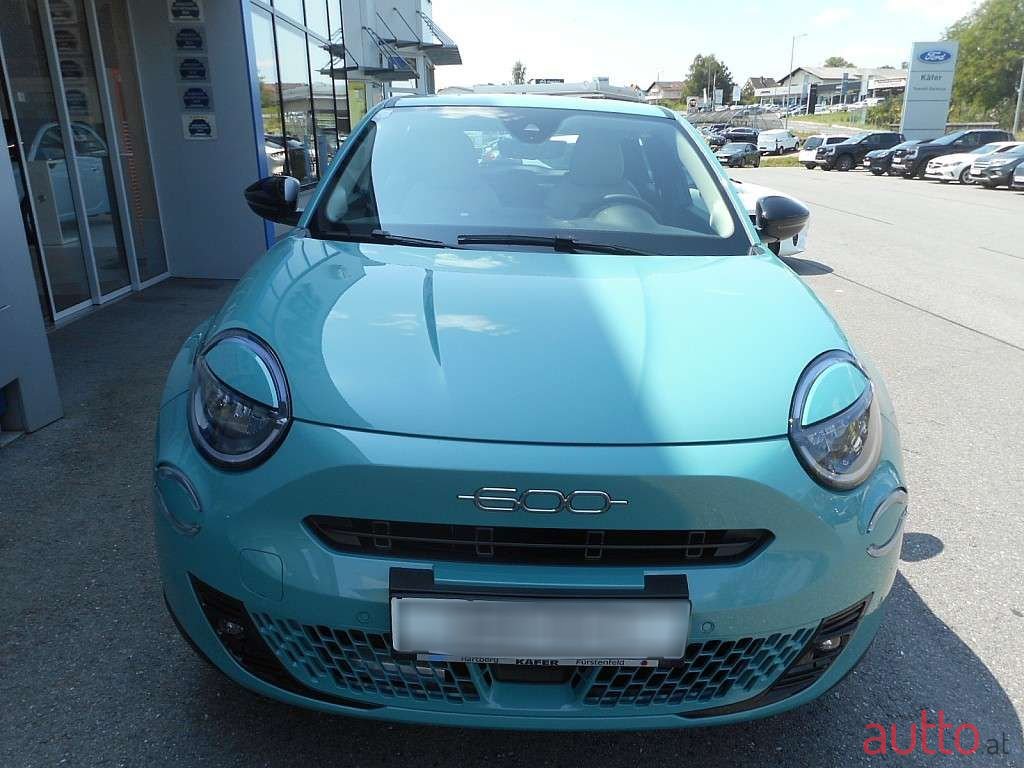 2024' Fiat 600 photo #2