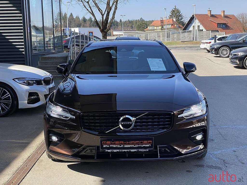 2021' Volvo V60 photo #3
