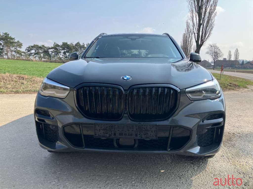 2022' BMW X5 photo #2