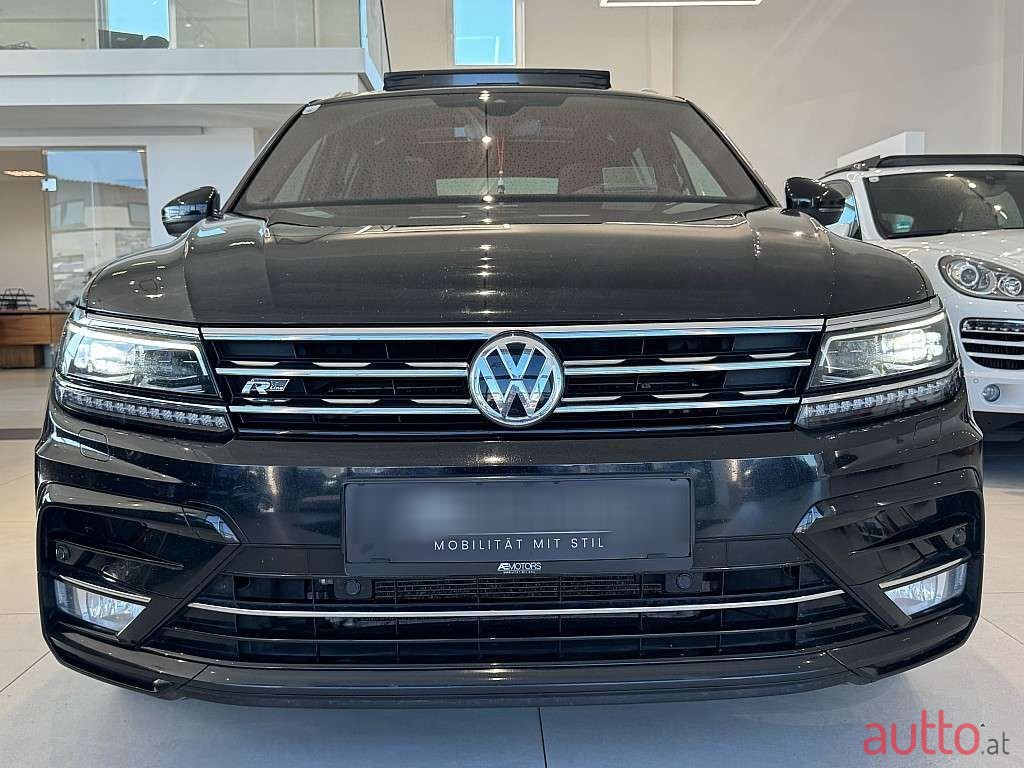 2017' Volkswagen Tiguan photo #3
