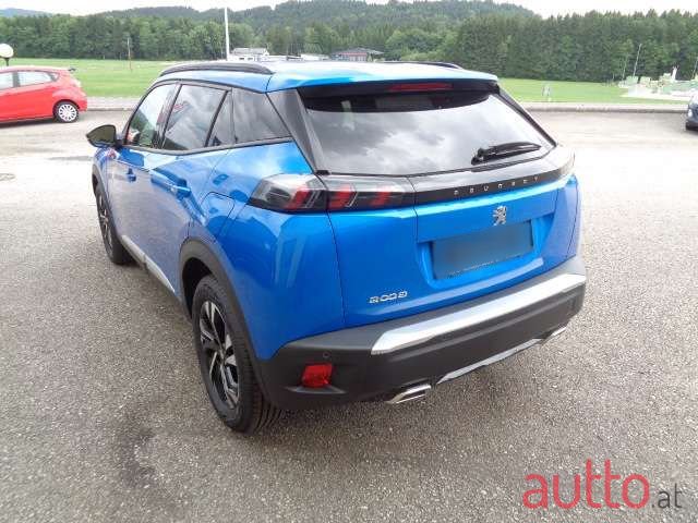2023' Peugeot 2008 photo #3