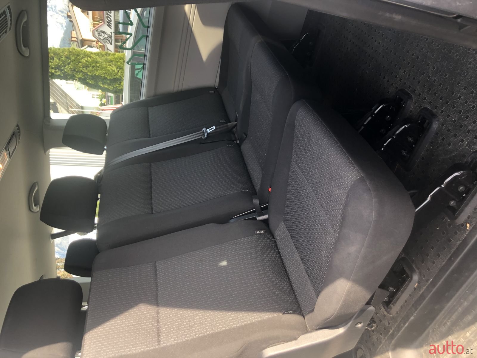 2015' Volkswagen Caravelle photo #7