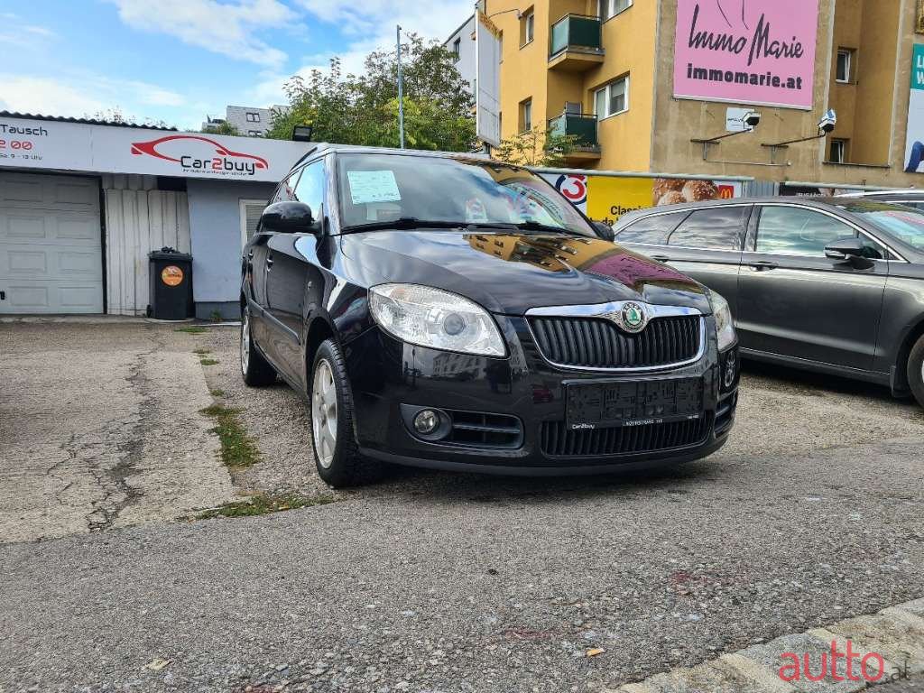 2008' Skoda Fabia photo #1