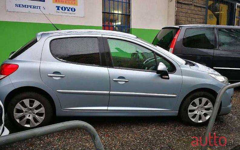 2010' Peugeot 207 photo #2