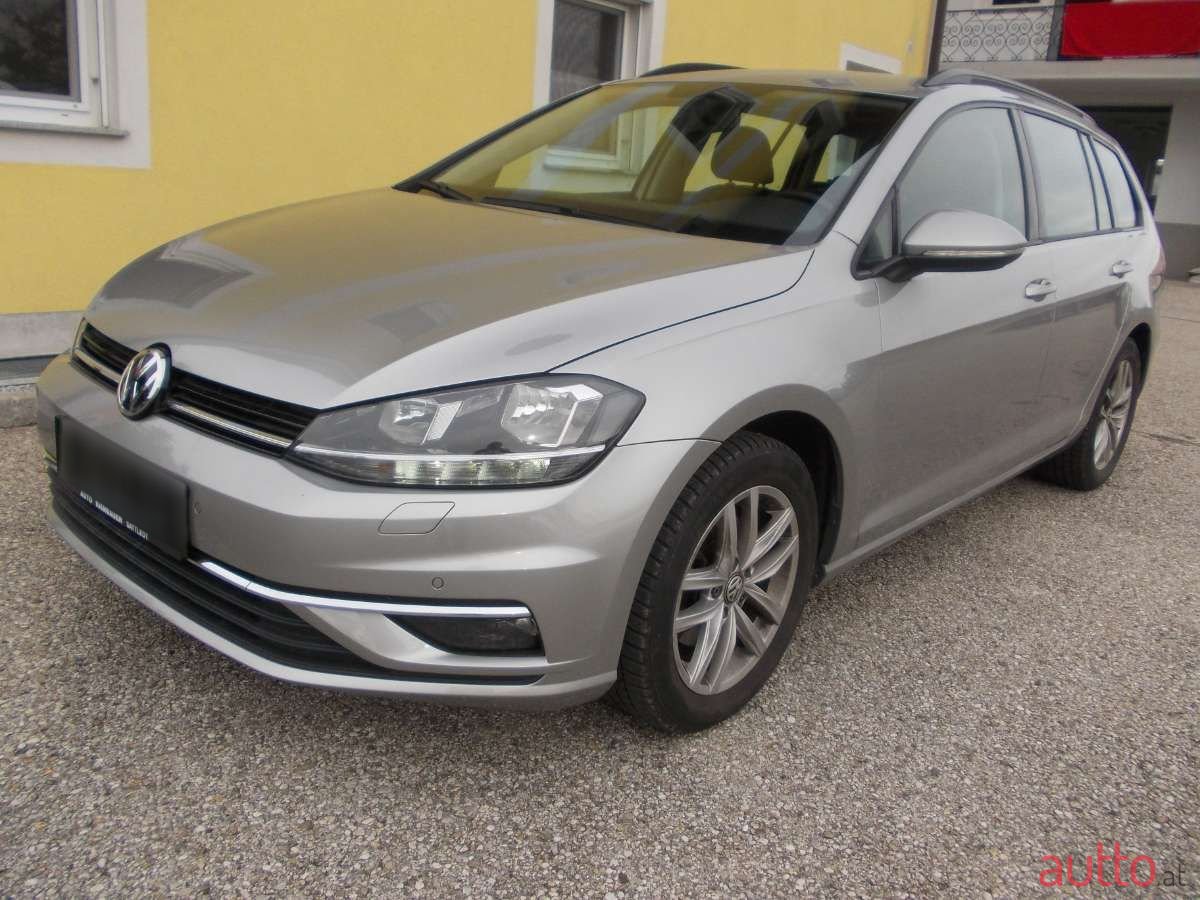 2017' Volkswagen Golf photo #1