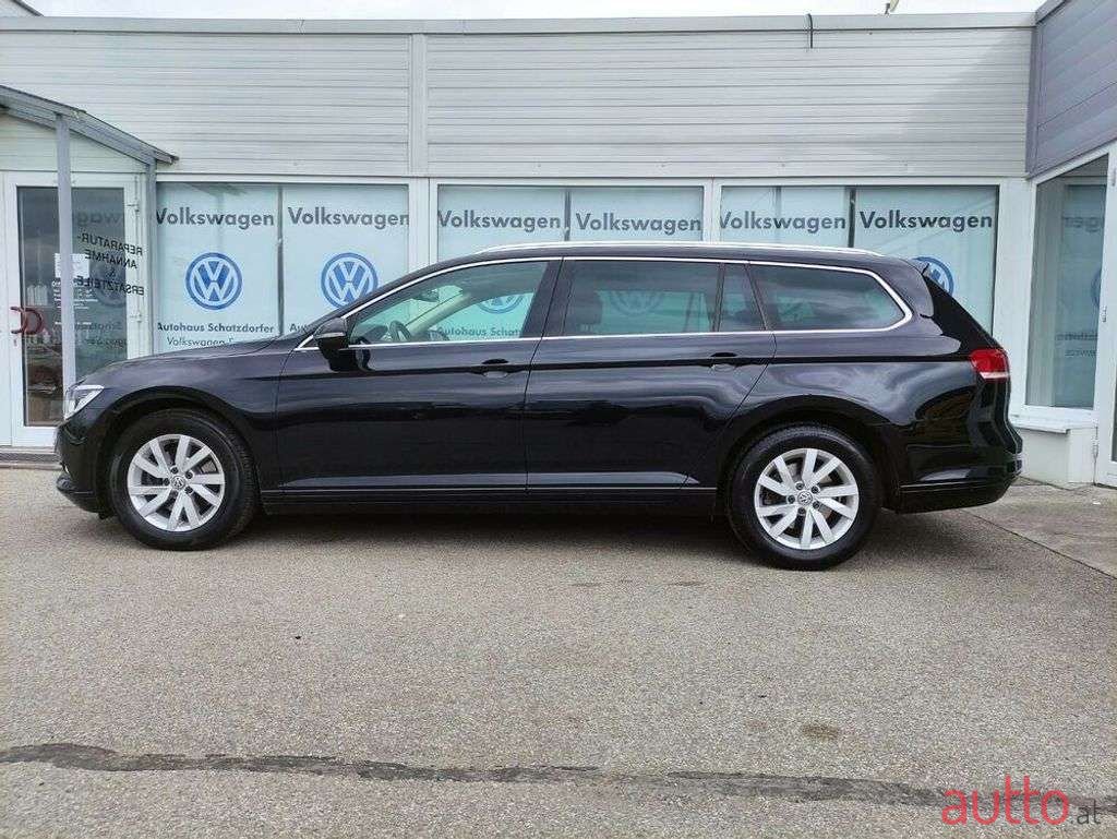 2019' Volkswagen Passat photo #2