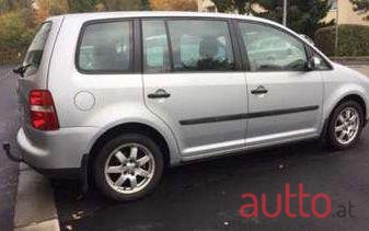 2003' Volkswagen Touran photo #4