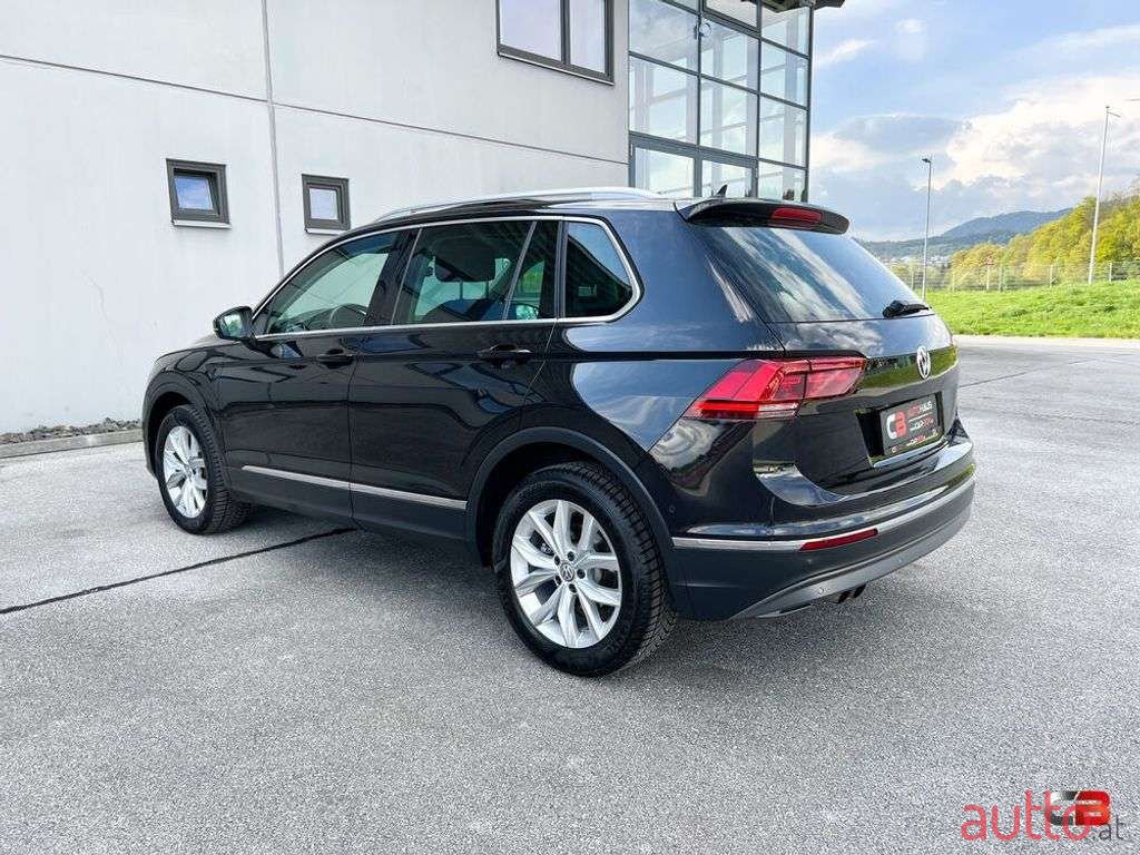 2016' Volkswagen Tiguan photo #5