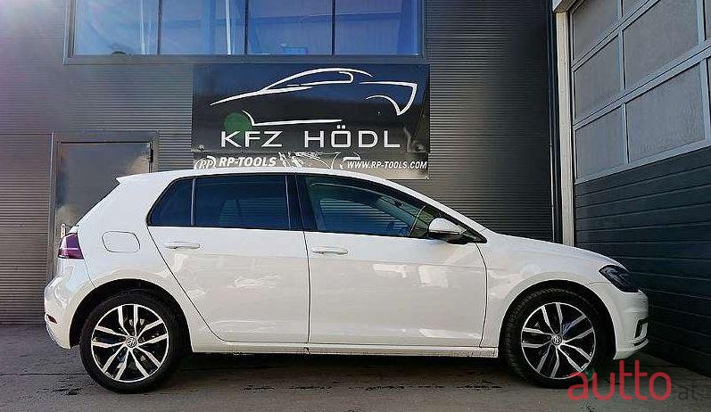 2017' Volkswagen Golf photo #1