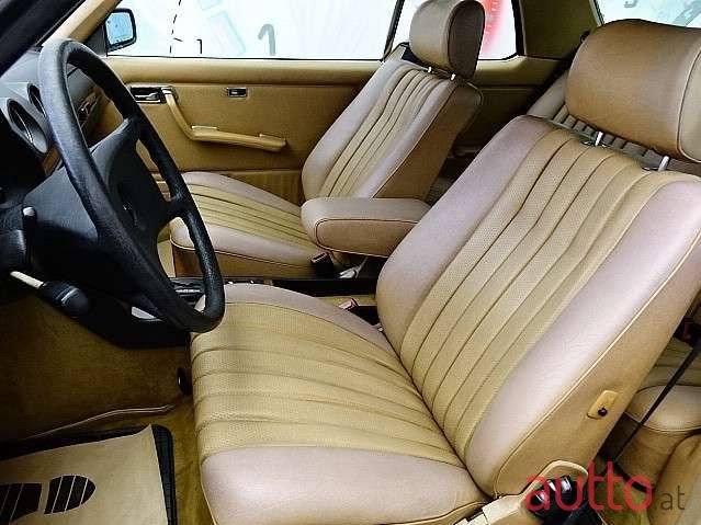 1985' Mercedes-Benz 300 CD photo #6