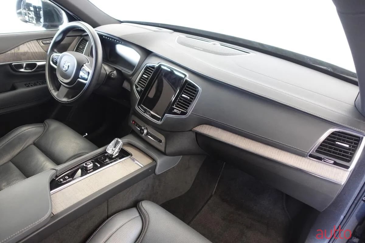 2022' Volvo XC90 photo #5