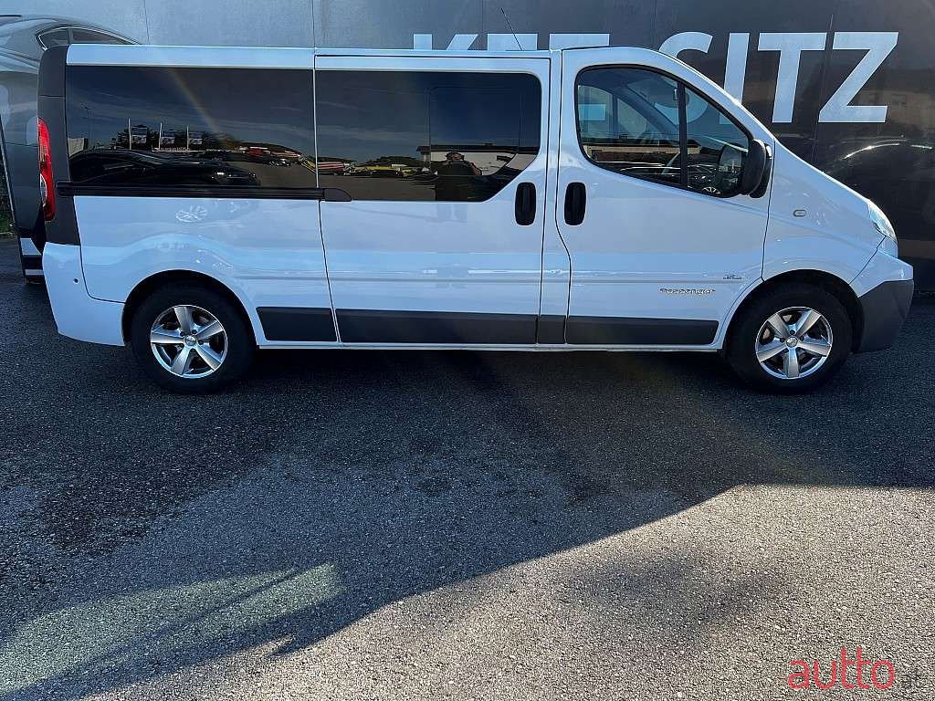 2010' Renault Trafic photo #2