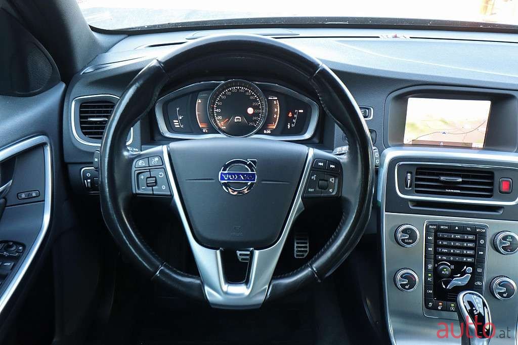 2017' Volvo V60 photo #6