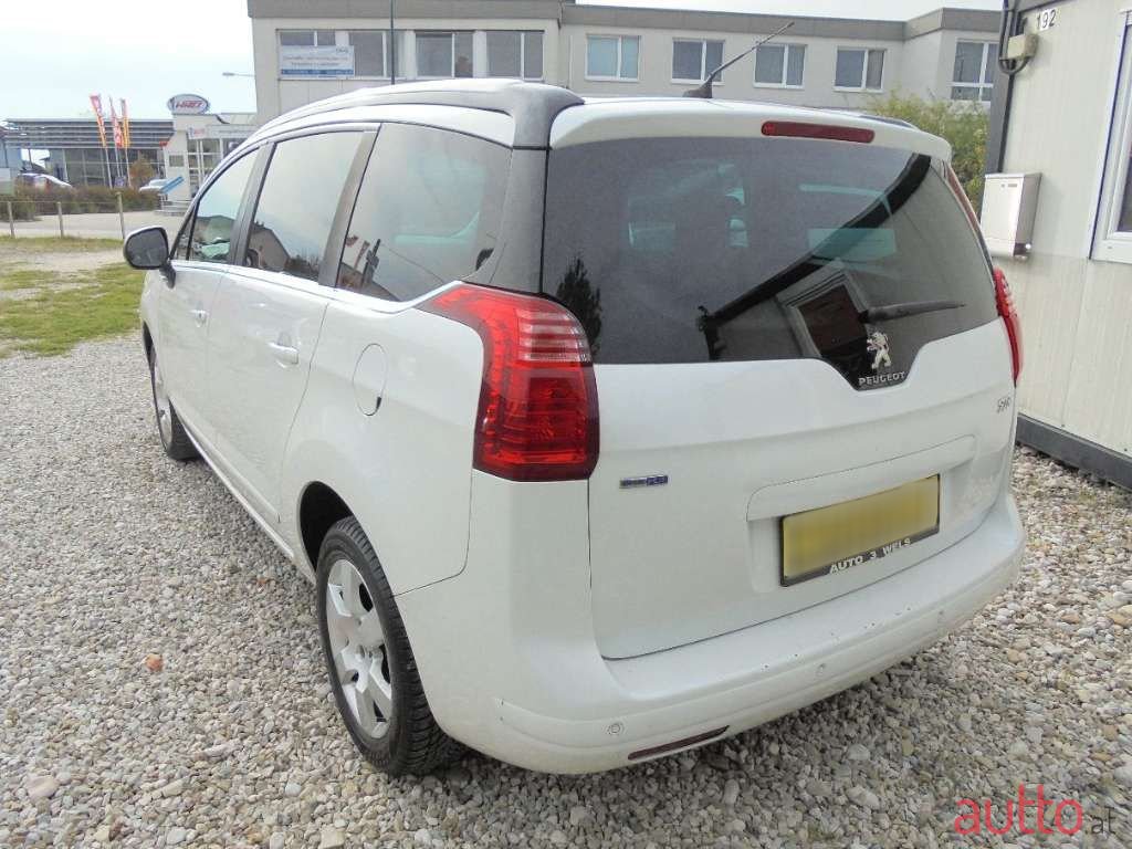 2015' Peugeot 5008 photo #3