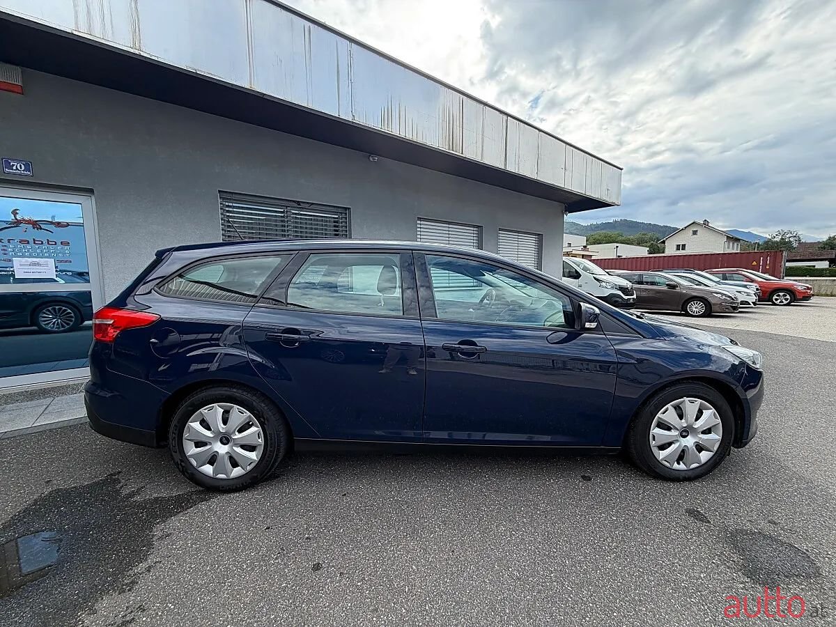 2017' Ford Focus photo #3
