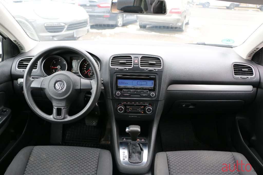 2010' Volkswagen Golf photo #6