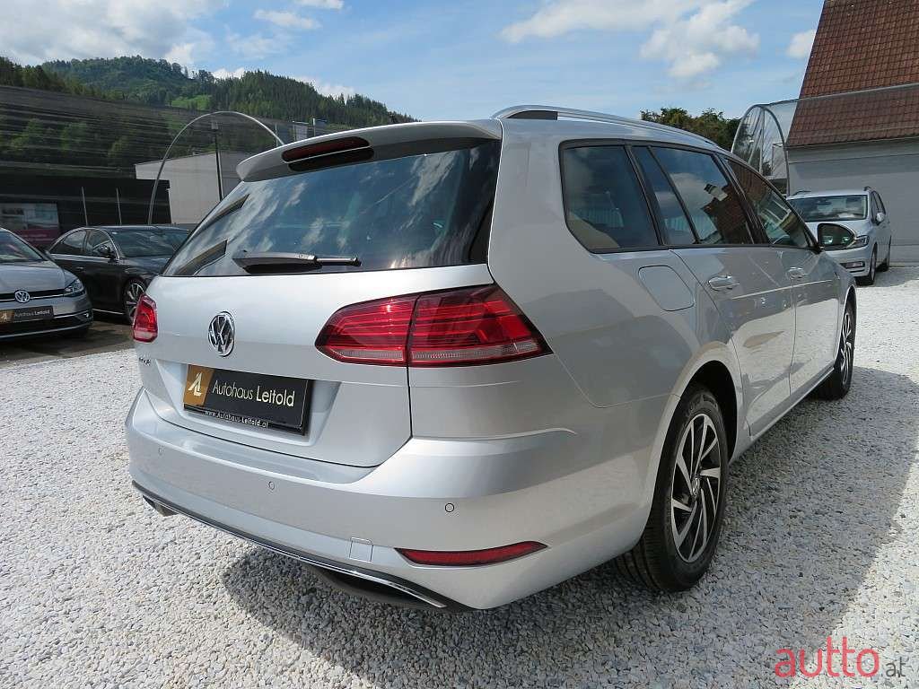 2018' Volkswagen Golf photo #6