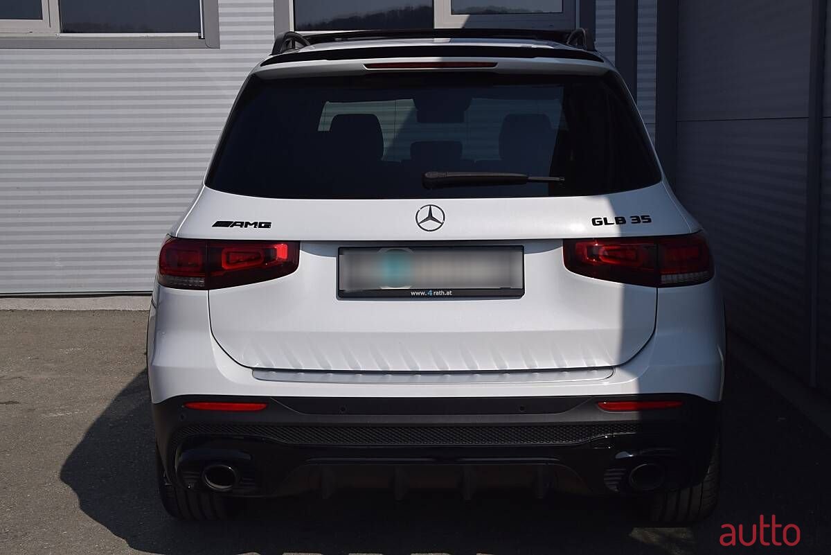 2024' Mercedes-Benz GLB photo #5