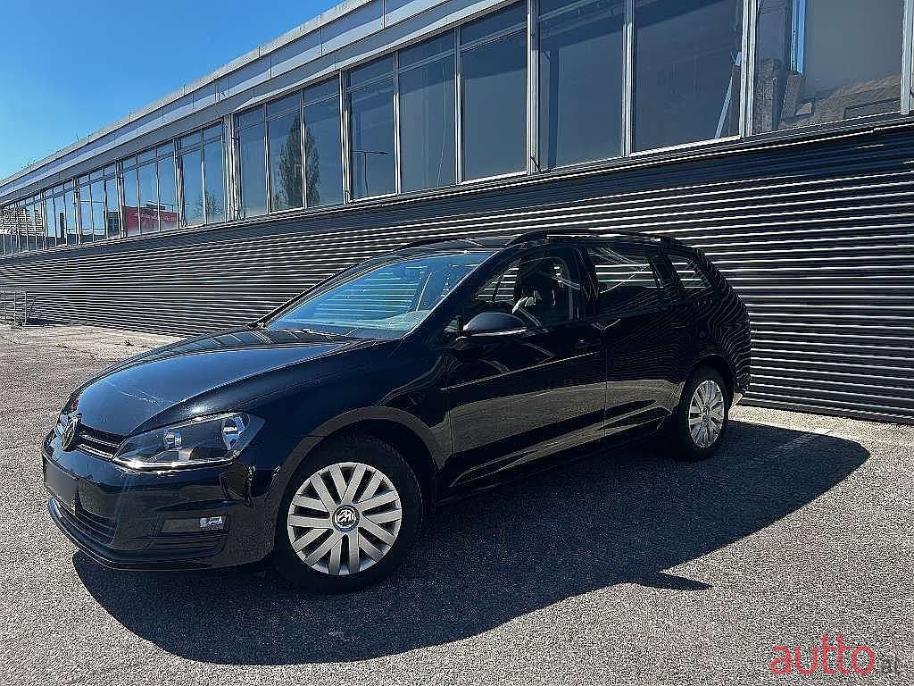 2017' Volkswagen Golf photo #2