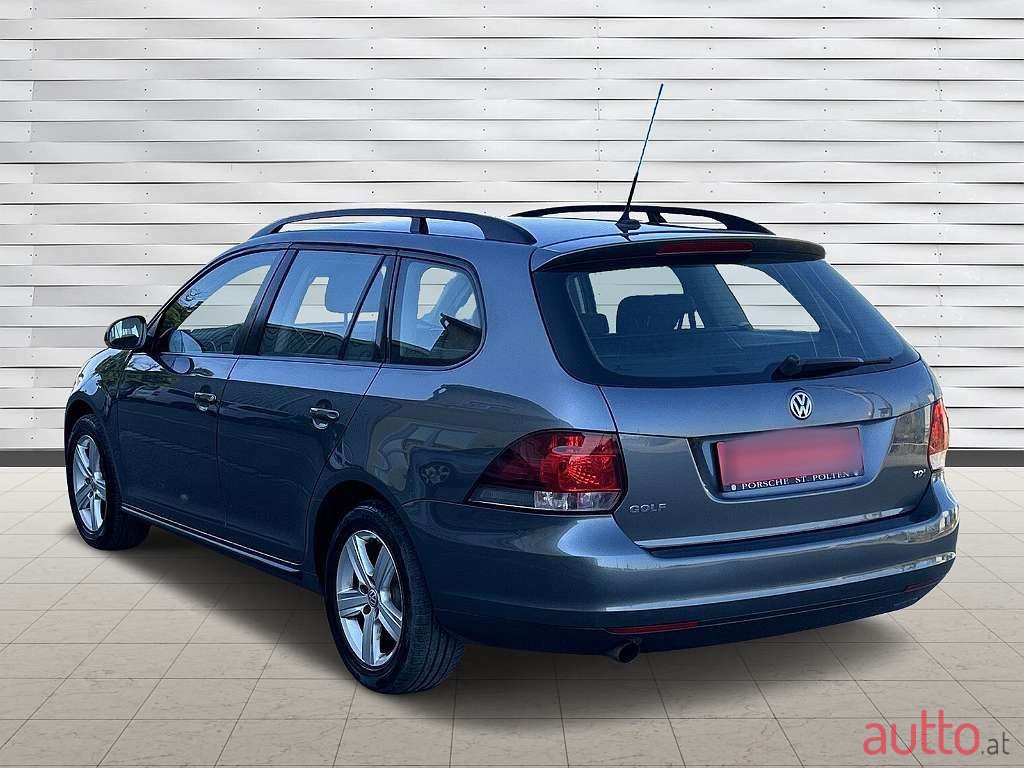2011' Volkswagen Golf photo #3