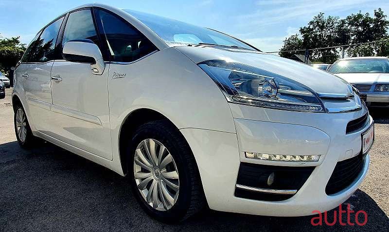 2013' Citroen C4 Picasso photo #3