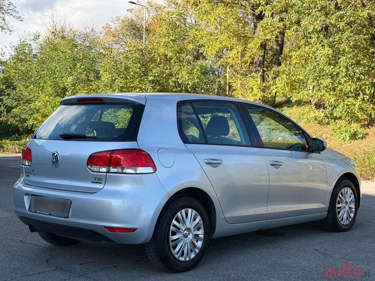 2011' Volkswagen Golf photo #6