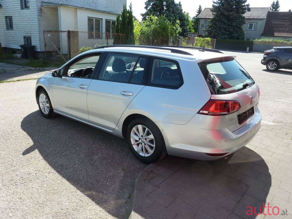 2016' Volkswagen Golf photo #3