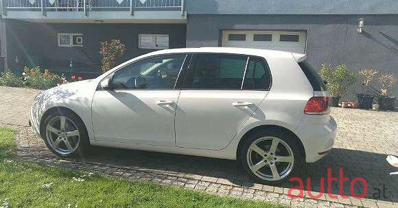 2011' Volkswagen Golf photo #2