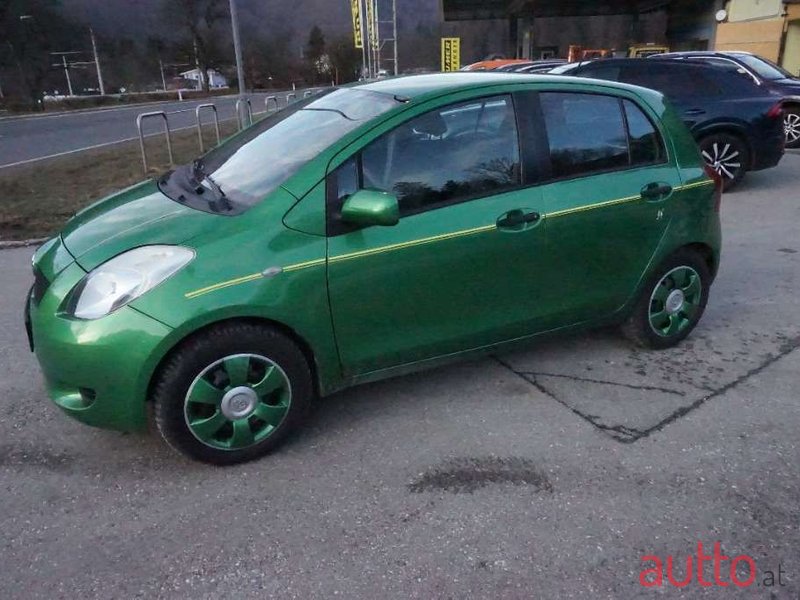 2008' Toyota Yaris photo #3